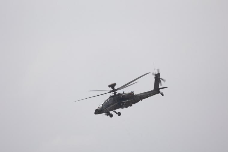 ταϊβανέζικα AH-63E Apache με βαφή καρχαρία τίγρη