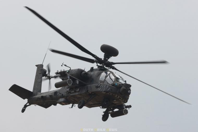 ταϊβανέζικα AH-63E Apache με βαφή καρχαρία τίγρη