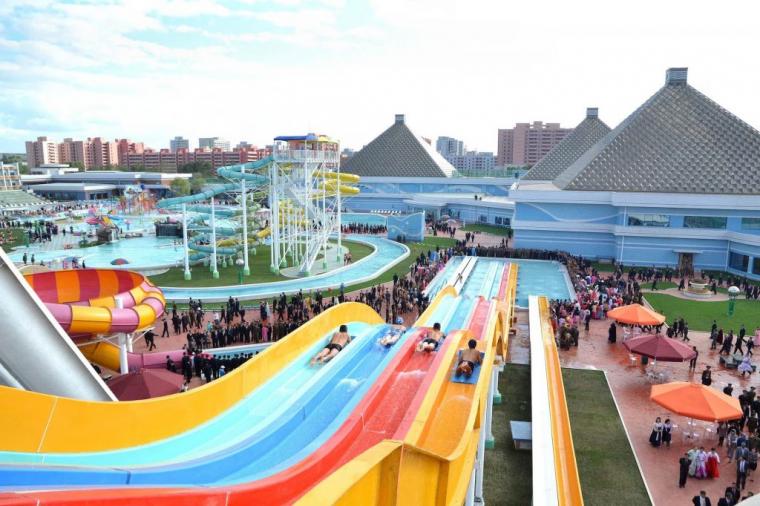 Βουτιές στο water park του Μουνσού στην Πιονγκγιάνγκ 
