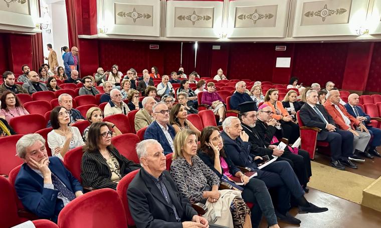 Η πλατεία του Δημοτικού Θεάτρου «Vittorio Emanuele»