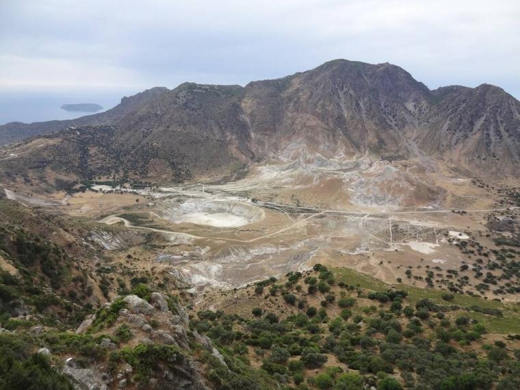 Ο τελευταίος κρατήρας του ηφαιστείου, ο «Μικρός Πολυβώτης», δημιουργήθηκε το 1887, όταν σημειώθηκε και η τελευταία -μέχρι στιγμής- υδροθερμική έκρηξη του ηφαιστείου. Το ηφαίστειο της Νισύρου θεωρείται ενεργό και λόγω της εύκολης προσπέλασης στους κρατήρες του, το επισκέπτονται κάθε χρόνο πολλές χιλιάδες κόσμου αλλά και ειδικοί επιστήμονες