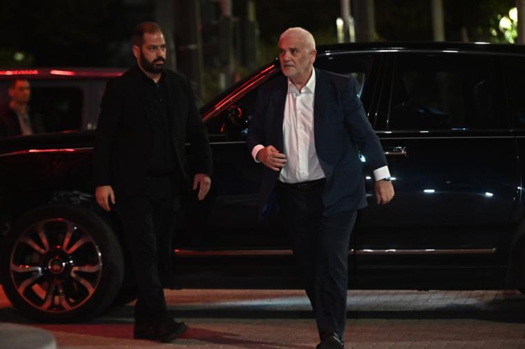 Ο Δημήτρης Μελισσανίδης φτάνει στο Κέντρο Αθηνών