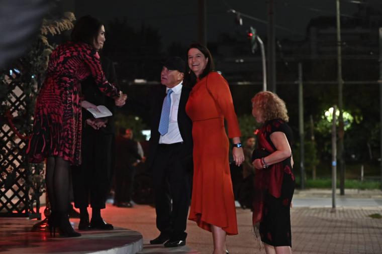 Γιώργος Προκοπίου και η σύζυγός του Αλεξάνδρα μαζί με τη Νίκη Κεραμέως