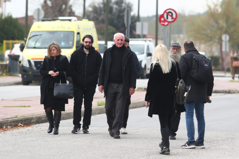 Φωτογραφίες έξω από το δικαστήριο