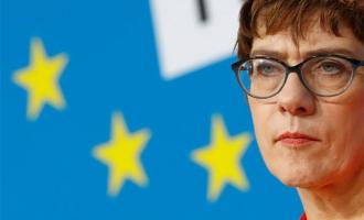 Γερμανία: Η Ανεγκρέτ Κραμπ- Κάρενμπάουερ δεν θα είναι υποψήφια για την καγκελαρία 
