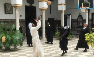 Καλόγριες παίζουν μπάσκετ