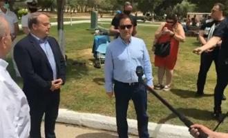ο Άδωνις στις παραλίες