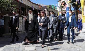 Σακελλαροπούλου στη Λέσβο