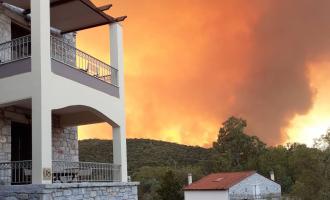 Φωτιά στη Μάνη