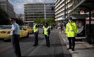 αστυνόμοι με μάσκα