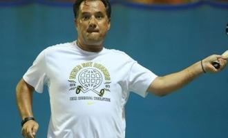 ο Άδωνις παίζει τένις