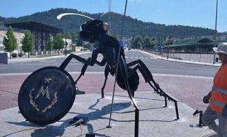 τεράστιο μυρμήγκι