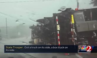 τυφώνας παρασέρνει φορτηγό