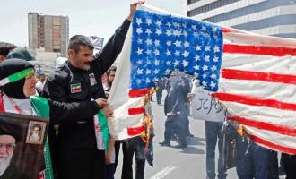 καινε αμερικανική σημαία στο Ιράν