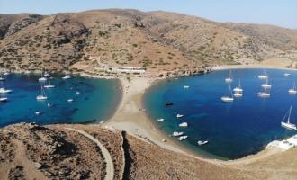 παραλία Κολώνα
