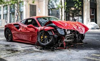 τρακαρισμένη ferrari