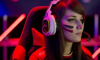 γυναίκα gamer