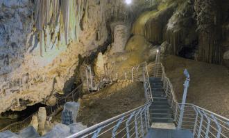 σπήλαιο στην Αντίπαρο