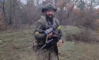 Ουκρανός στρατιώτης με ρωσικό drone