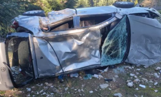 όχημα ανετράπη