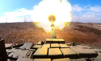 Zvezda -T-72B3 κατέστεψε ουκρανικό διοικητικό κέντρο