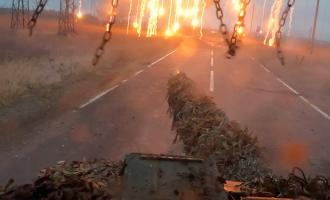 Zvezda - T-90M διεισδύει την ουκρανική γραμμή αμύνης στην Μαρίινκα