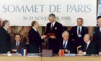 υπογραφή της Συνθήκης για τις Συμβατικές Ένοπλες Δυνάμεις της Ευρώπης (CFE)