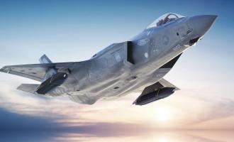 F-35 Lightning II με πυραύλους AGM-158C LRASM