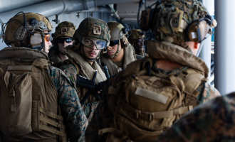 πεζοναύτες στο USS Tripoli 