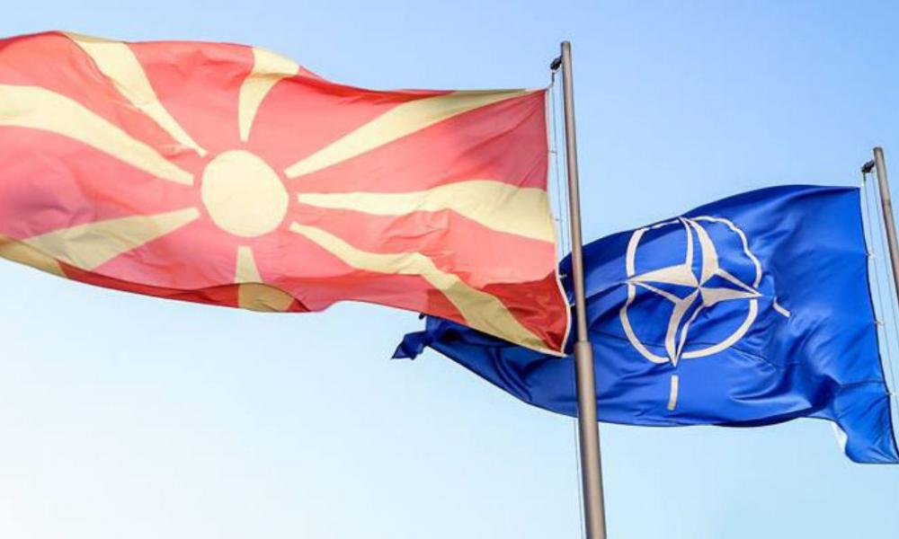 Οι σημαίες του ΝΑΤΟ και της Βορείου Μακεδονίας