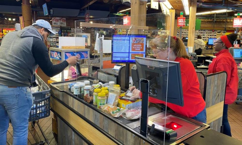 Βάζουν τζάμια στα ταμεία των Σούπερ μάρκετ και αυξάνουν τα αντισηπτικά |  Pentapostagma