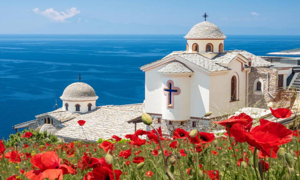 Θάσος: Ο Αρχάγγελος Μιχαήλ «ακροβατεί» στην άκρη ενός απόκρημνου βράχου | Pentapostagma