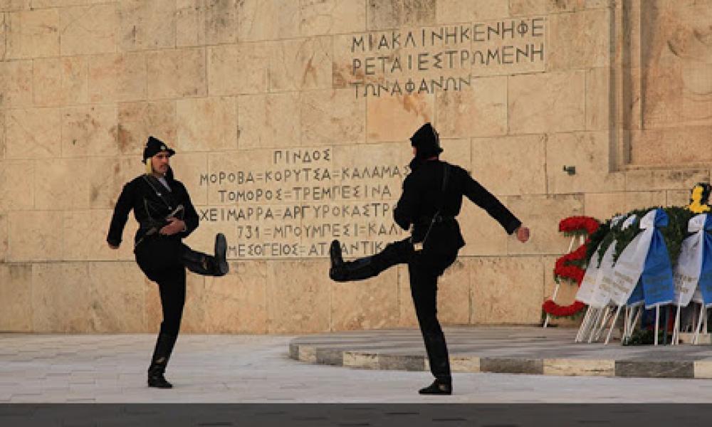 αλλαγή φρουράς με ποντιακή στολή