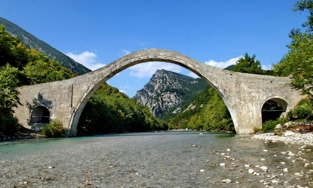 Έτοιμο το γεφύρι της Πλάκας στον Άραχθο της Ηπείρου | Pentapostagma