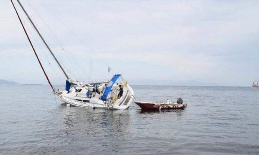 ιστιοφόρο στην Κάρυστο