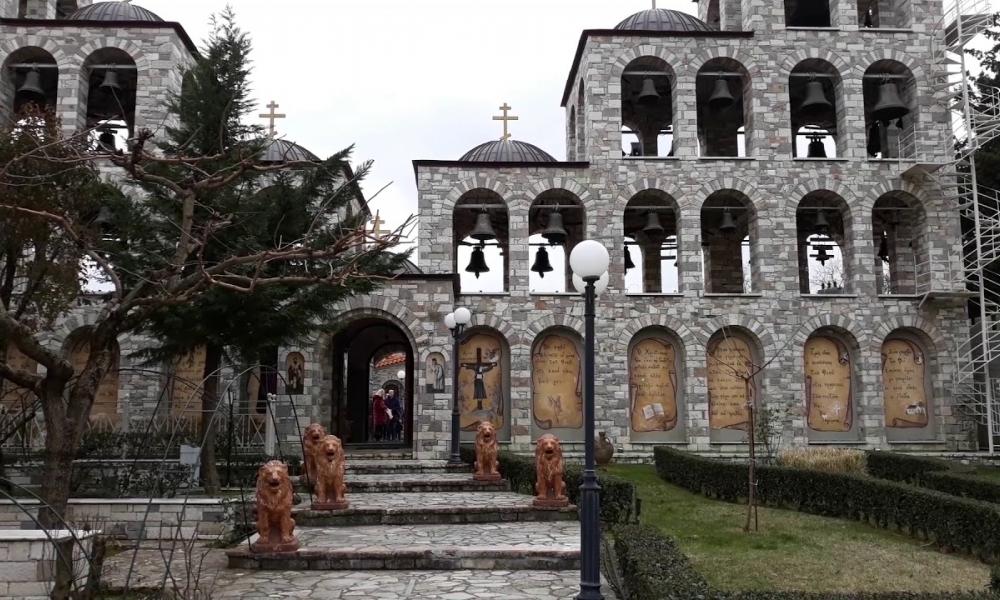 μοναστήρι στο Τρίκορφο Φωκίδος