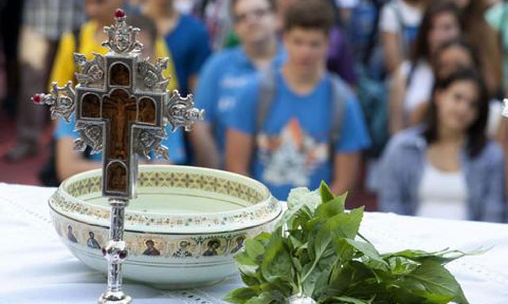 Κόλλημα με τον αγιασμό στα σχολεία: 14 Σεπτεμβρίου είναι η εορτή του Σταυρού | Pentapostagma
