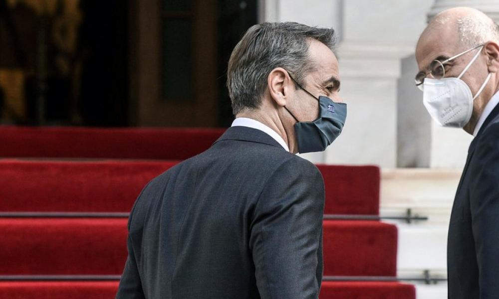 Παίζει σε δύο ταμπλό η Ελλάδα στην ουκρανική κρίση-Μητσοτάκης "με τον χωροφύλαξ", Δένδιας "με τον αστυφύλαξ".