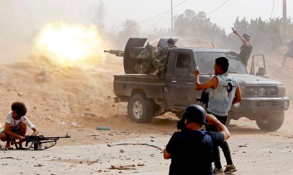 Άρχισαν τα όργανα στη Λιβύη: Οι πρώτοι νεκροί σε νέες συγκρούσεις στην Τρίπολη.