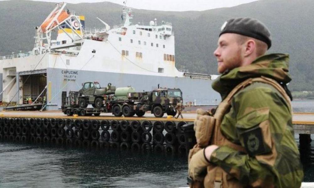 Επικίνδυνη εξέλιξη: Πολεμικό του ΝΑΤΟ συνοδεύει ρώσικο στα ανοιχτά της Νορβηγίας.