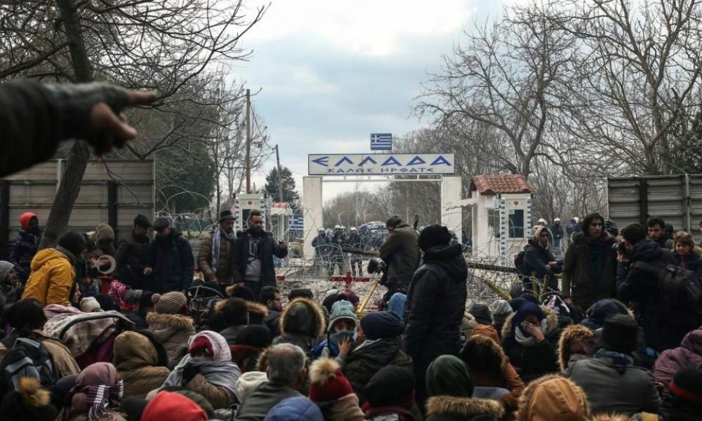 Σε ετοιμότητα οι φρουροί του Έβρου! Guardian: Χιλιάδες Σύριοι πρόσφυγες συγκεντρώνονται σε κομβόι στα τουρκικά σύνορα για να μπουν στην Ελλάδα