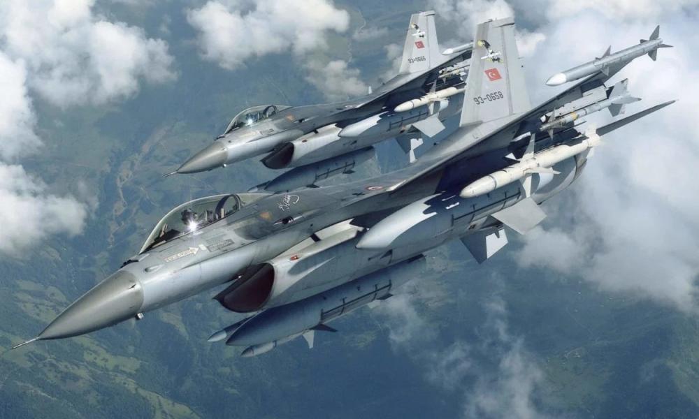 Παρατρίχα! Τούρκος πιλότος κόντεψε να συντριβεί σε αερομαχία με ελληνικά F-16.