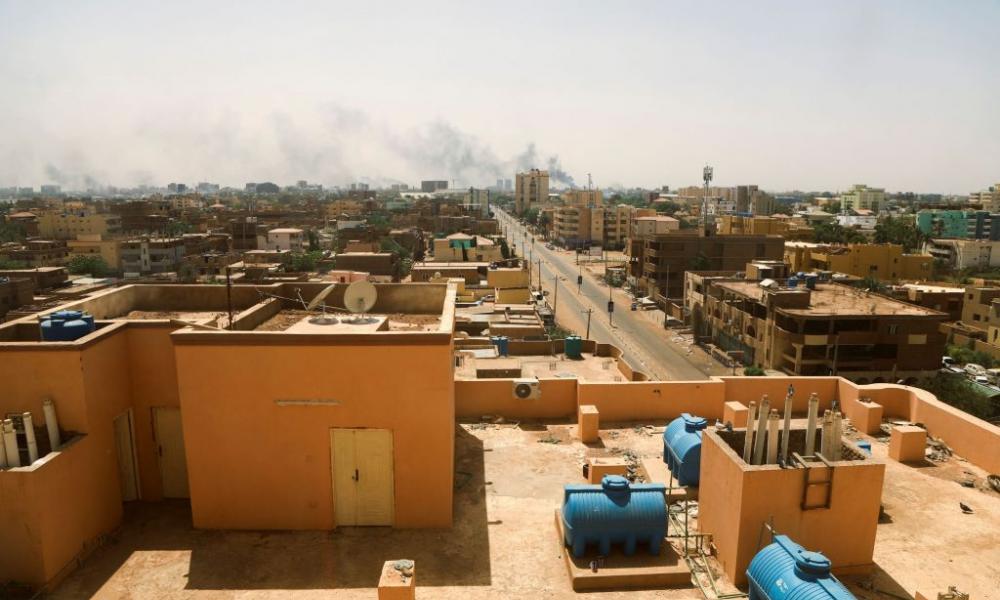 Εκπέμπουν SOS- 150 εγκλωβισμένοι Έλληνες στο Σουδάν! «Εκκενώσεις μόνο αν βρεθεί ασφαλής δίοδος» λέει ο υφυπουργός Εξωτερικών.