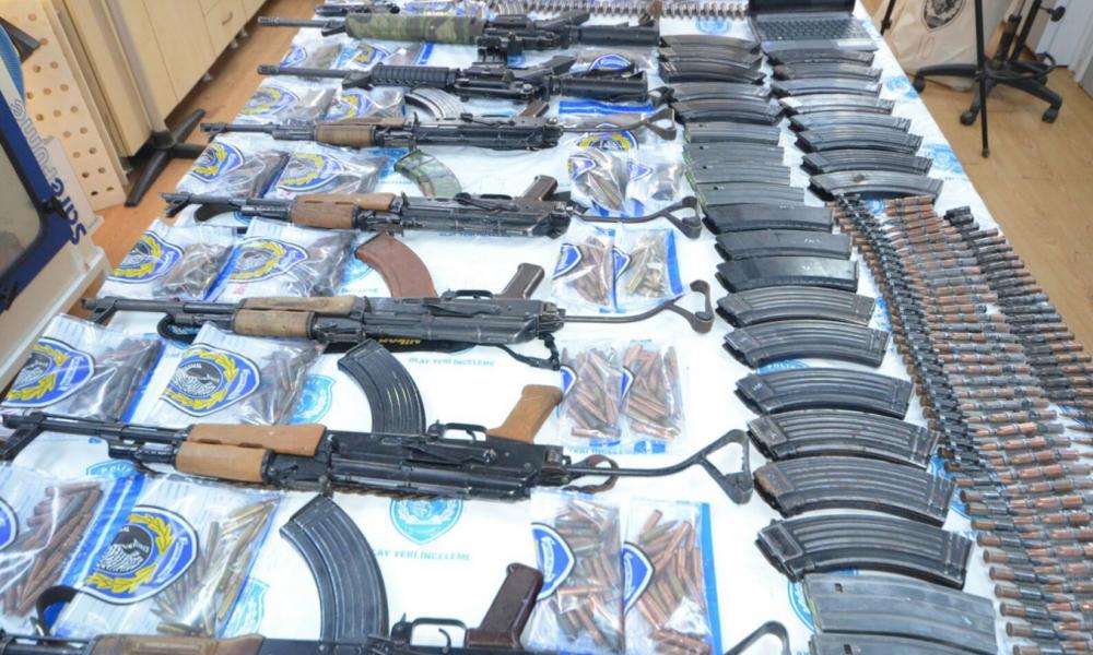 Βγήκαν τα όπλα στην Τουρκία- Ένοπλη επίθεση σε περίπτερο του ΑΚΡ πυροδοτεί εξελίξεις με εκδίκηση των Ισλαμιστών.