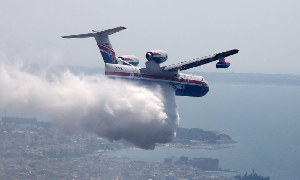 Ρωσικό ΜΜΕ: Η Ελλάδα πληρώνει την εχθρότητα με την Ρωσία και χωρίς αεροσκάφη Be-200 καίγεται η Αθήνα.