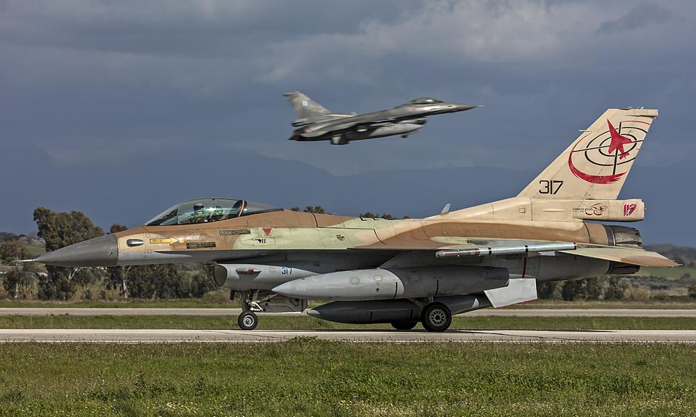 Η Ισραηλινή Αεροπορία διαλύει πυραυλικές βάσεις των ανταρτών Χούθι στην Υεμένη για πρώτη φορά.