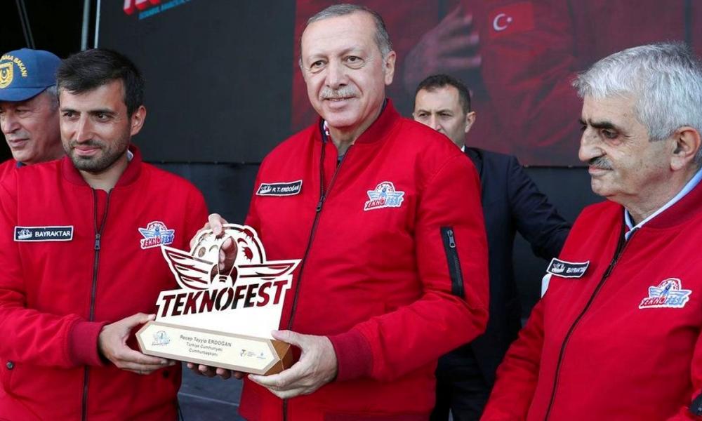 "Πέφτουν οι μάσκες" στην Τουρκία-Ο Ερντογάν προορίζει τον γαμπρό του Σελτζούκ Μπαϊρακτάρ διάδοχό του στο ΑΚΡ.