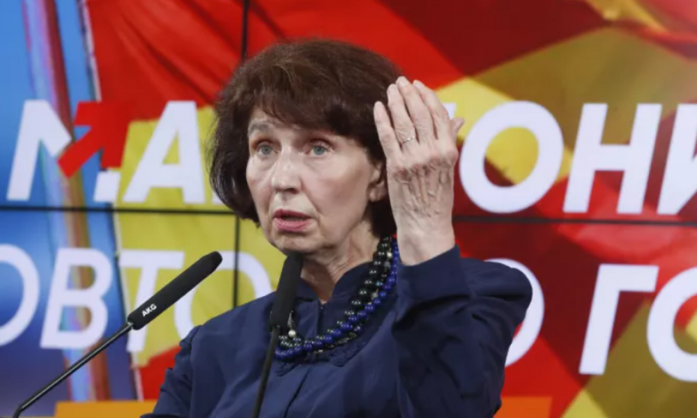 Ευθεία πρόκληση με το "καλημέρα" από τη Σιλιάνοφσκα: Ορκίστηκε πρόεδρος και αποκάλεσε τη χώρα της «Μακεδονία».