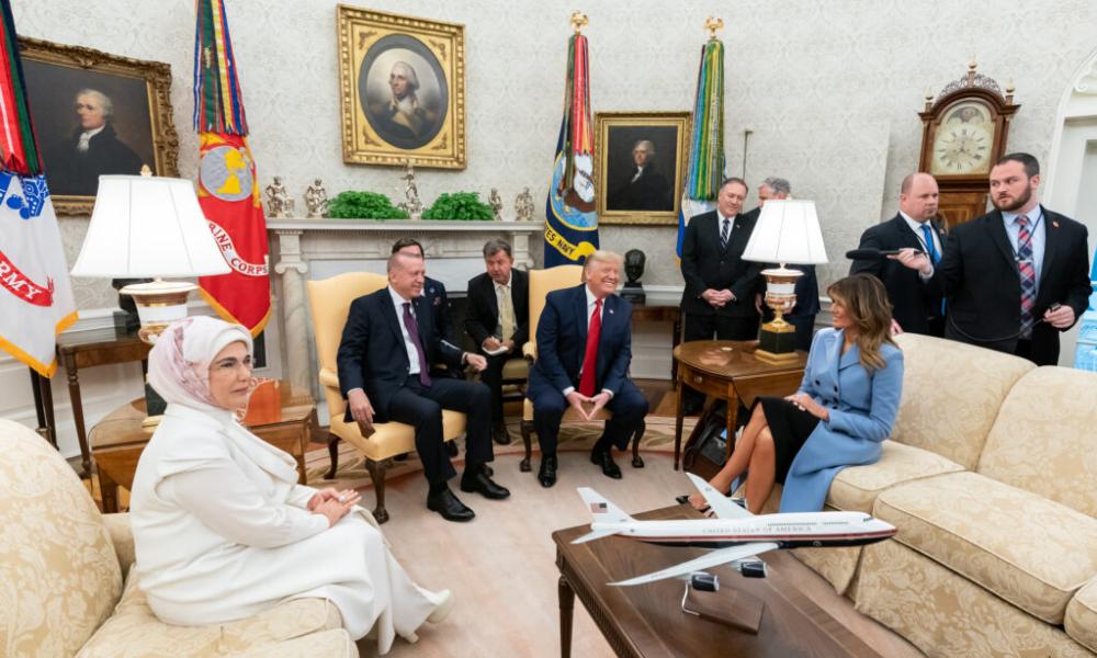 Αμερικανός ειδικός: "Ο Τραμπ ενδέχεται να διακόψει την στρατιωτική βοήθεια προς την Ελλάδα για να κρατήσει την Τουρκία εντός ΝΑΤΟ".