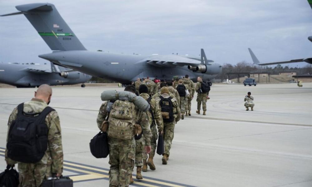 Οι ΗΠΑ περικυκλώνουν την Ρωσία από την Α.Ευρώπη μεταφέροντας επιπλέον στρατεύματα στα σύνορα.